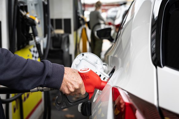 WA drivers will get $100 to top up their tanks. Is there a catch?