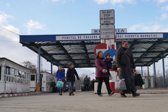 People enter Romania after crossing from Ukraine into Sighetu Marmatiei.