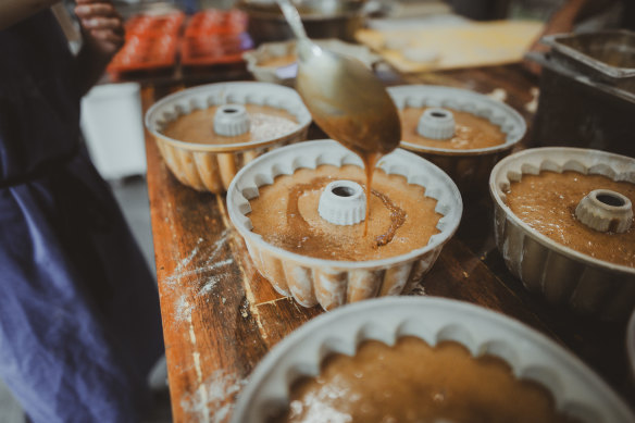 Preparing honey cakes.