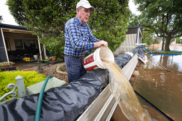 Merv Smith said he was “done” after working around the clock to sandbag his property at Echuca.