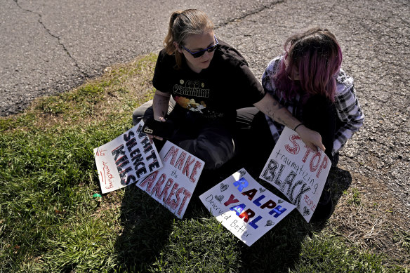 Trisha Loftis and her daughter Ashlyn, 13, sit outside the house where Yarl was shot several days earlier.