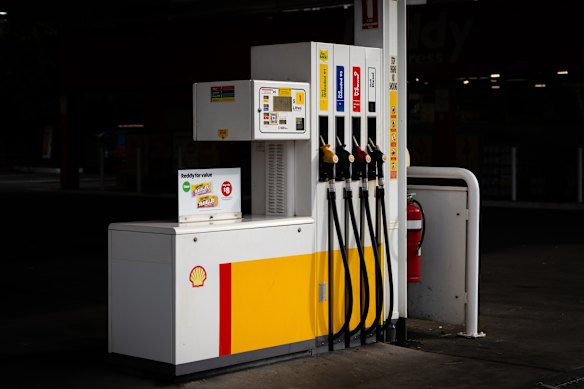 Prices are falling at the bowser. 