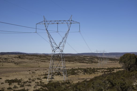 Hot, dry weather is raising the risk of bushfires taking out powerlines and interrupting electricity supply. 