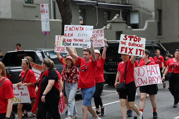 Public school teachers, principals and education support staff rally in Melbourne. 
