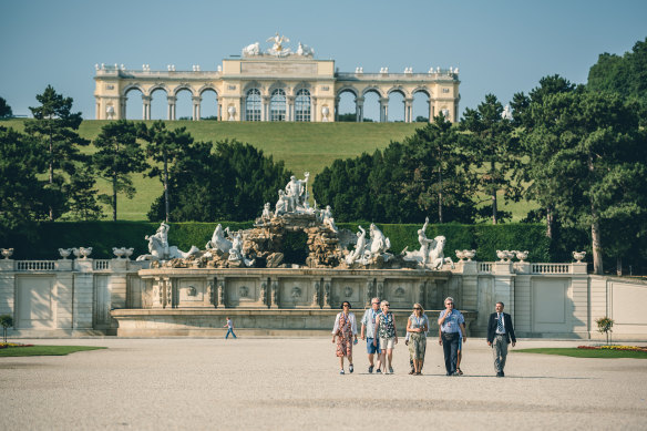 There’s no shame in letting someone else do the work for you – on tour with Insight Vacations at Vienna’s
Schonbrunn Palace Gardens.
