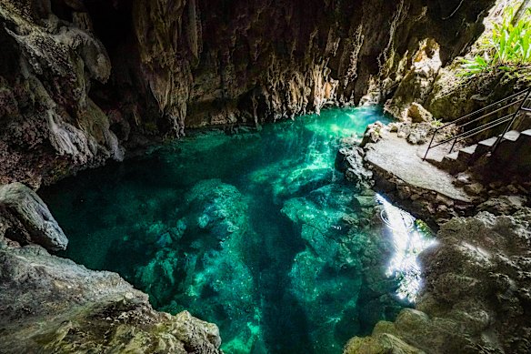 Vai Nauri freshwater cave in Mitiaro.