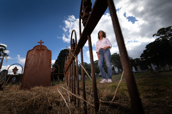 Many graves at Castlemaine Cemetery were unmarked, Debra Tranter says.