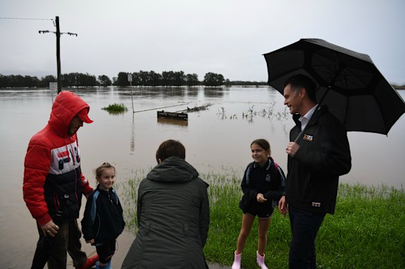 NSW Premier Chris Minns talks to locals at Raymond Terrace.
