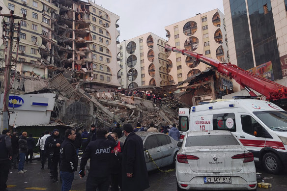 Rescue workers and medical teams in  Diyarbakir, Turkey try to reach trapped residents in a collapsed building.
