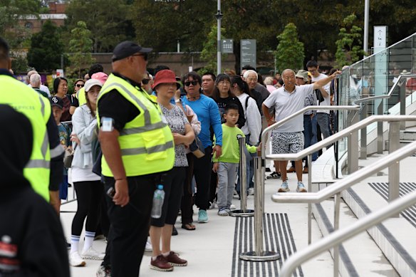 People line up to get into the new Sydney Fish Market.