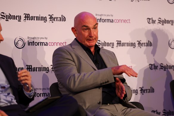 Paul Martin, director ejecutivo de la Autoridad de Estándares Educativos de Nueva Gales del Sur, dijo que hablarían con los líderes escolares para garantizar que el nuevo sistema fuera justo.