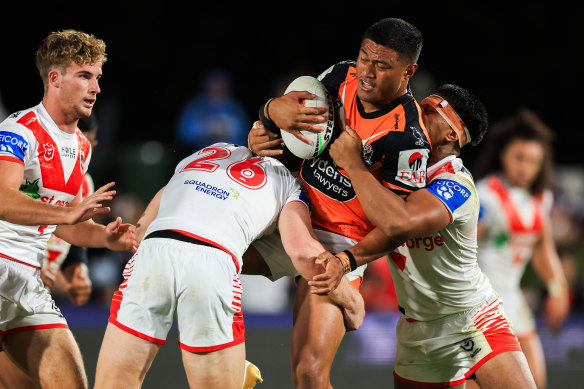 Stefano Utoikamanu on the charge against St George Illawarra.