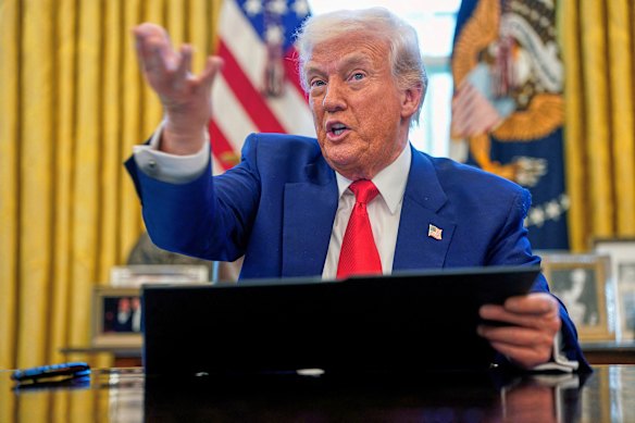 Uncertainty from Donald Trump’s tariffs is keeping Federal Reserve officials in wait-and-see mode.