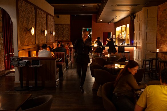 Back-to-back booths line one side of the candlelit ground-floor bar.