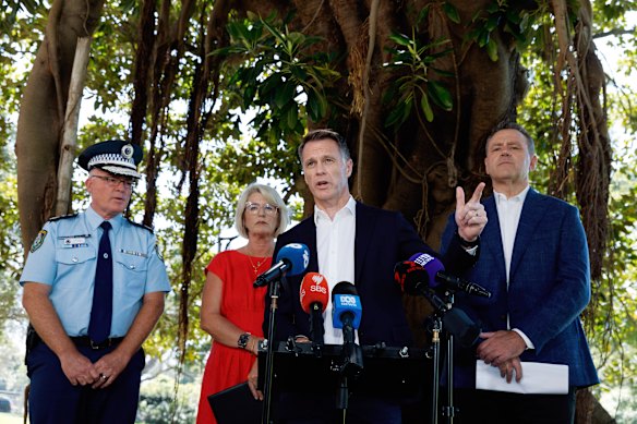  NSW Premier Chris Minns speaks to reporters, flanked by Police Commissioner Mal Lanyon, Minister for Police and Counter-terrorism Yasmin Catley, and Minister for Jobs and Tourism Steve Kamper. 