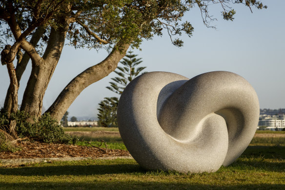 Featured sculpture: Wataru Hamasaka’s The Sound of Sky, Physical Ring VI presented at Bondi in 2018. 