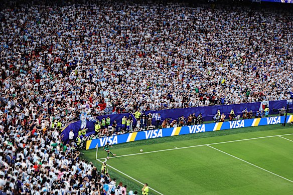 Fares Chaibi takes a corner for Algeria.