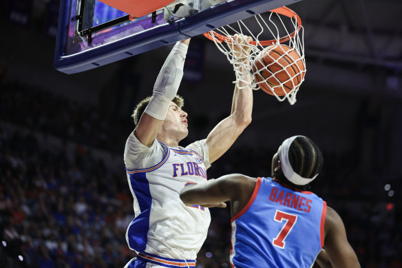 Alex Condon dunks
 against Ole Miss.