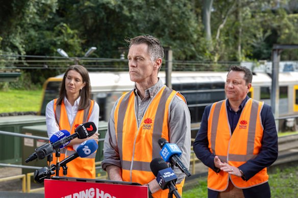 Premier Chris Minns, Minister for Housing Rose Jackson and Minister for Planning Paul Scully announce the new station, and the new housing to be built around Woollahra and Edgecliff stations.