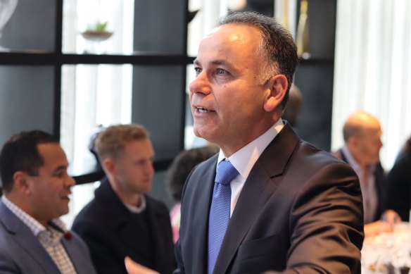 야당의 빅토리아 시대 지도자 존 페소토. 