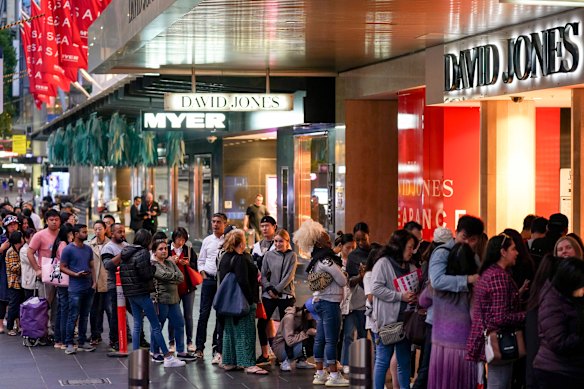 Home buyers could have hundreds of dollars extra in their pockets in time for Christmas, amid growing expectations of a string of interest rate cuts.