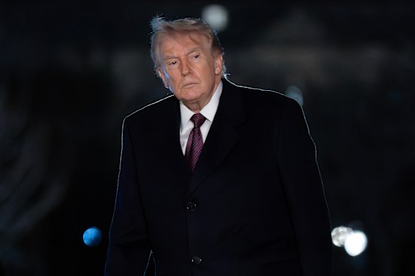 O presidente dos EUA, Donald Trump, na Casa Branca no domingo.