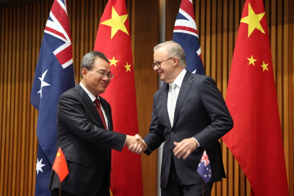 Prime Minister Anthony Albanese and Chinese Premier Li Qiang during a document signing ceremony.