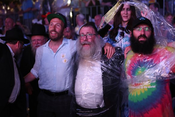 Mourners sing together at the end of the memorial held for the victims of a shooting at Bondi Beach.