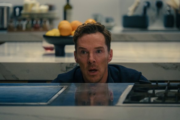 Benedict Cumberbatch se cubre en las rosas.