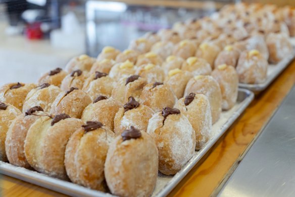 Malasada (deep-fried yeast doughnuts).