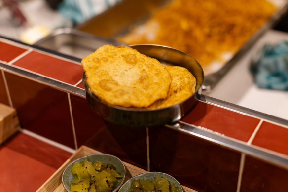 Papaya chutney with radhabollobhi (flatbread).