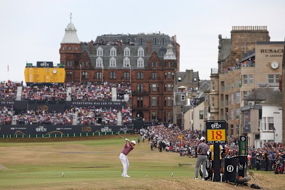 Cam Smith tees off on the 18th hole.