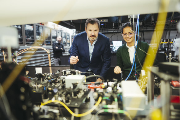 Minister for Industry and Science Ed Husic in front of a trapped ion quantum computer at the quantum labs at Sydney University.
