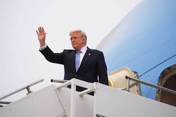 The president gave a final wave at the top of the stairs.