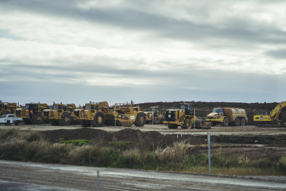 Western Sydney International Airport will operate 24/7 and hopes to become Sydney’s main air cargo hub but may not realise this goal until surrounding roads are upgraded. 