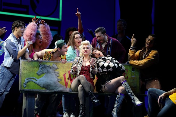 In Pretty Woman: The Musical, almost all the looks and scenes from the film are resurrected.