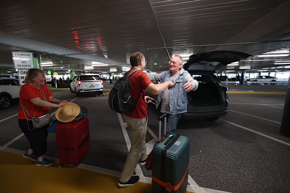 Mark Hawes picking up Patrick and Alexandra Hawes at Melbourne Airport’s new pick-up zone. 