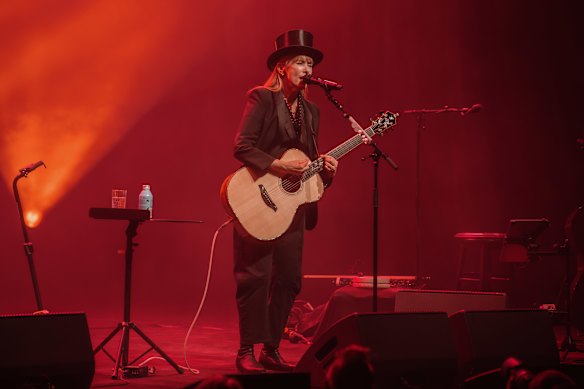 Showbiz starts here: Suzanne Vega dresses for the occasion.
