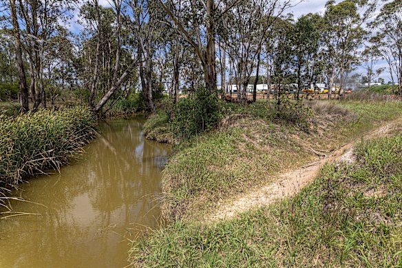 First Ponds Creek, na nova Bacia Hidrográfica Regional da Edmund Street, área de drenagem de propriedades próximas.