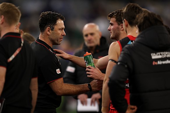 Dean Solomon speaks to players during their round 12 clash. 