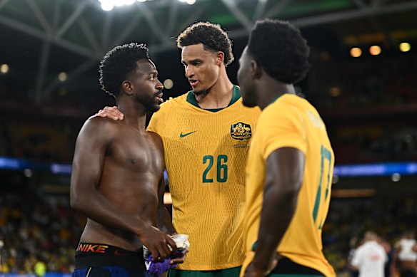 Vini jnr, Tete Yengi and Nestory Irankunda talk after the match.