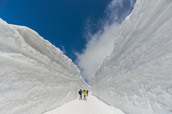 The Tateyama Kurobe Alpine Route involves bus, train, cable car and ropeway.