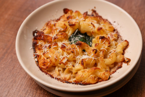 Baked trottole “cacio e pepperberry”. 