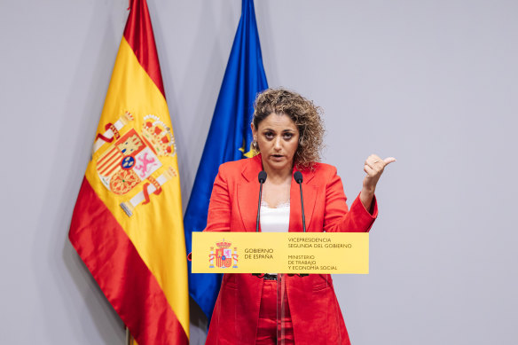 The president of La Liga Femenina de Futbol, Beatriz Alvarez, was not allowed to attend meetings via video conference  when she had a young child.