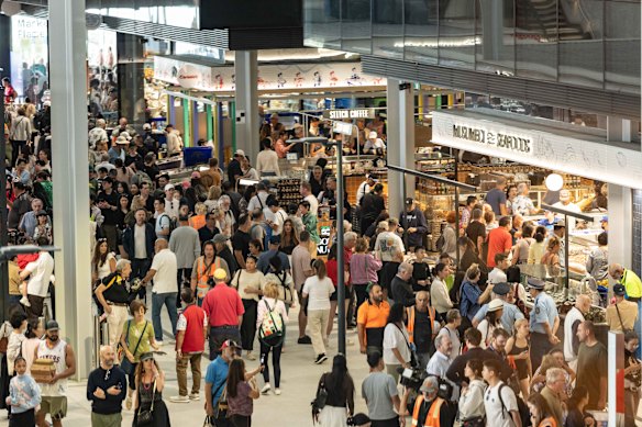 Hungry crowds swarmed the new Sydney Fish Market, which opened on Monday after years of travails. 