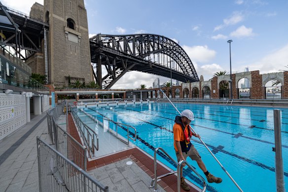 The report pointed to North Sydney Olympic Pool as an example of a council-delivered project with cost blowouts and delays.