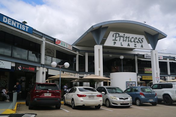 Ben’s Restaurant is located in the Princess Plaza shopping complex on Annerley Road.
