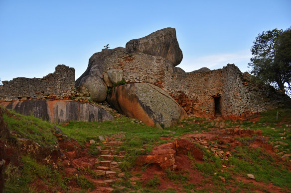 The walled citadel of Great Zimbabwe emerged in the 11th century.