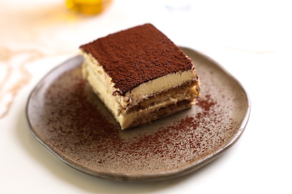 The lightly creamy tiramisu.