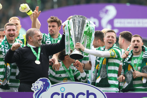 Ange Postecoglou lifts the Scottish Premiership trophy with Celtic last season.